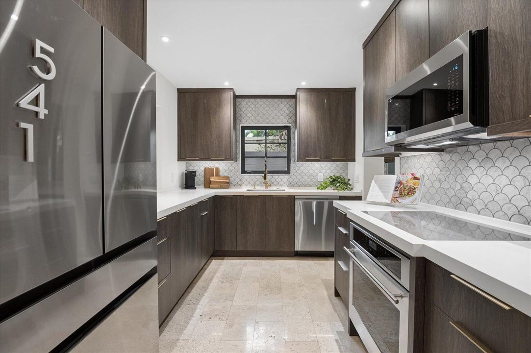 10-Steiner-541 NE 8th Ave-10