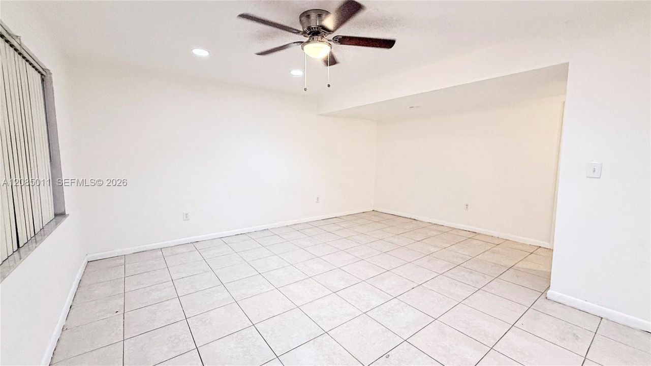 For Sale: $149,000 (2 beds, 1 baths, 810 Square Feet)