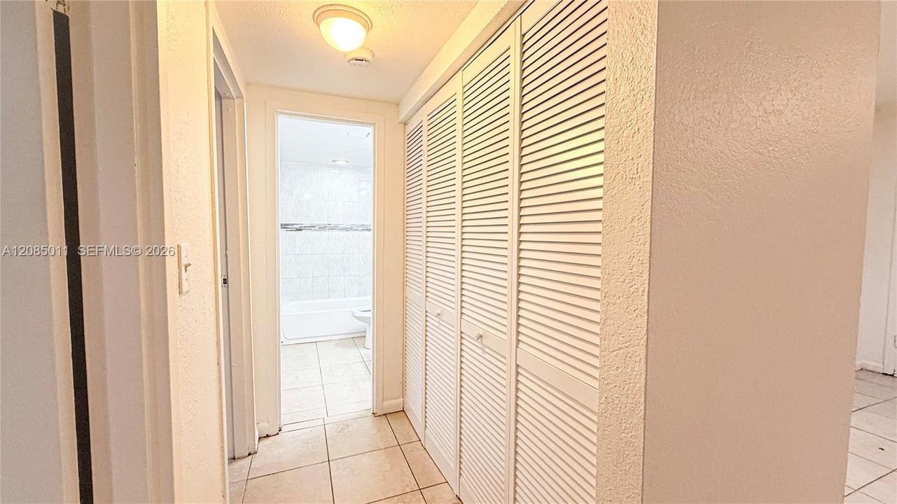 For Sale: $149,000 (2 beds, 1 baths, 810 Square Feet)
