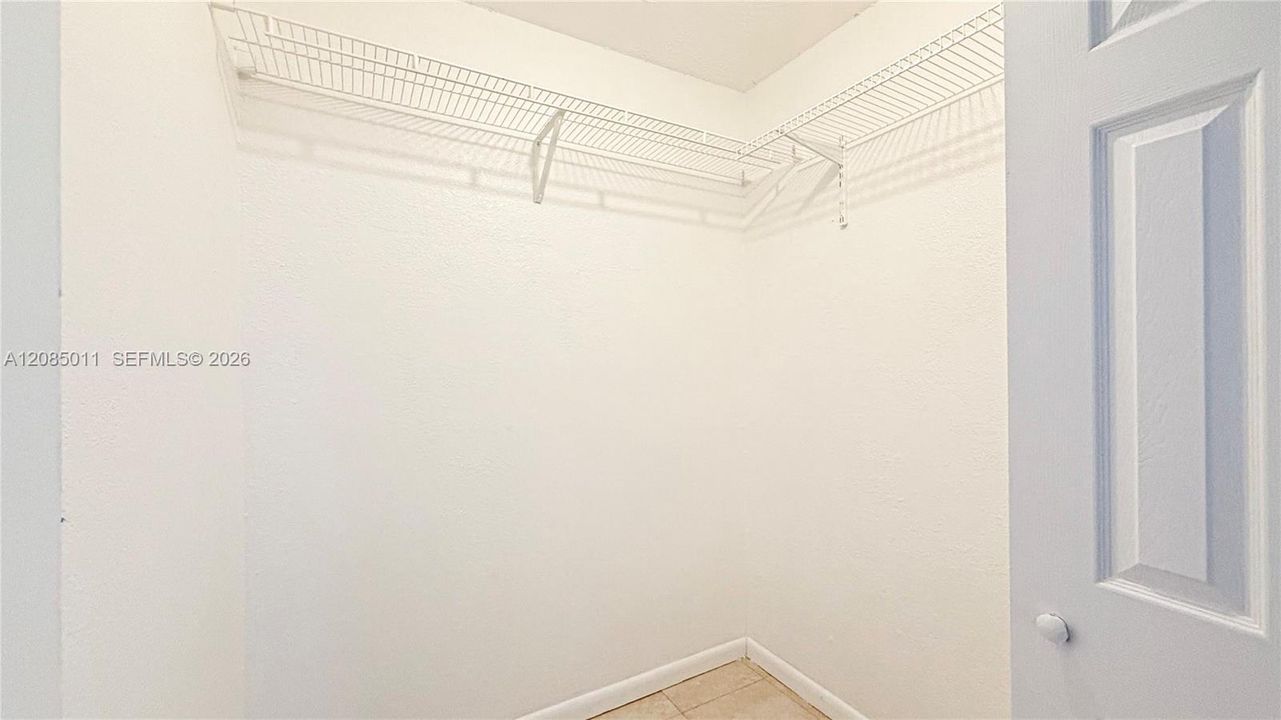 For Sale: $149,000 (2 beds, 1 baths, 810 Square Feet)