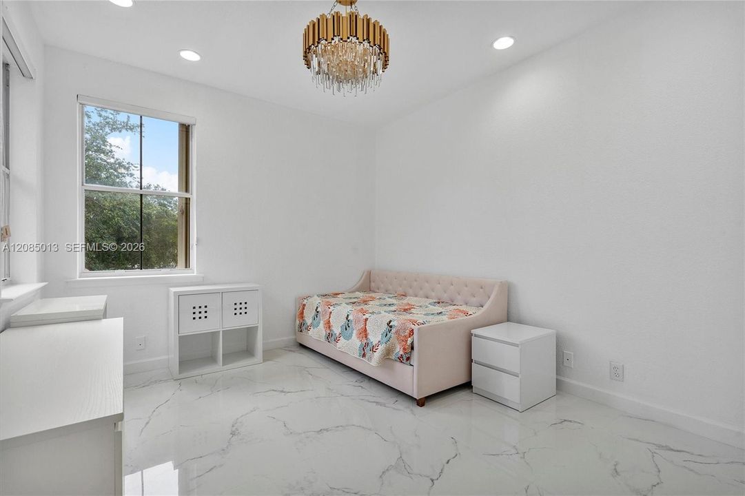 For Rent: $6,500 (3 beds, 3 baths, 2366 Square Feet)