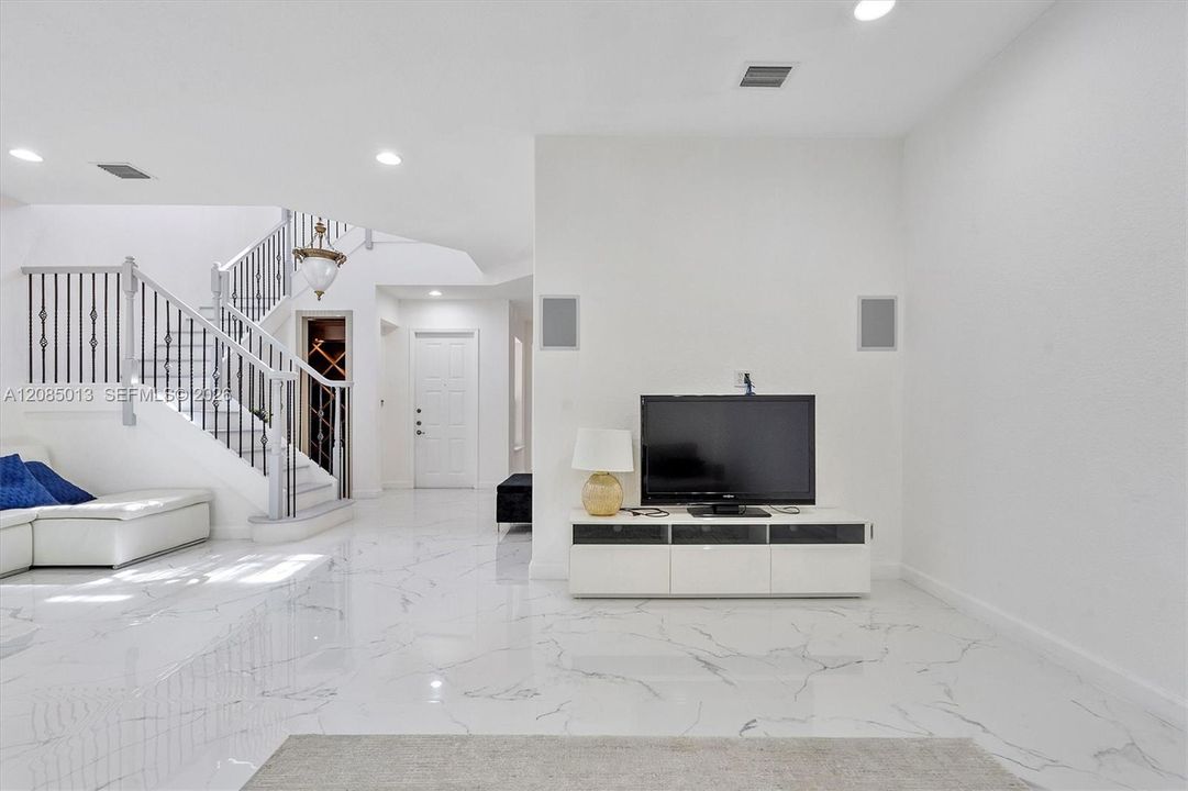 For Rent: $6,500 (3 beds, 3 baths, 2366 Square Feet)