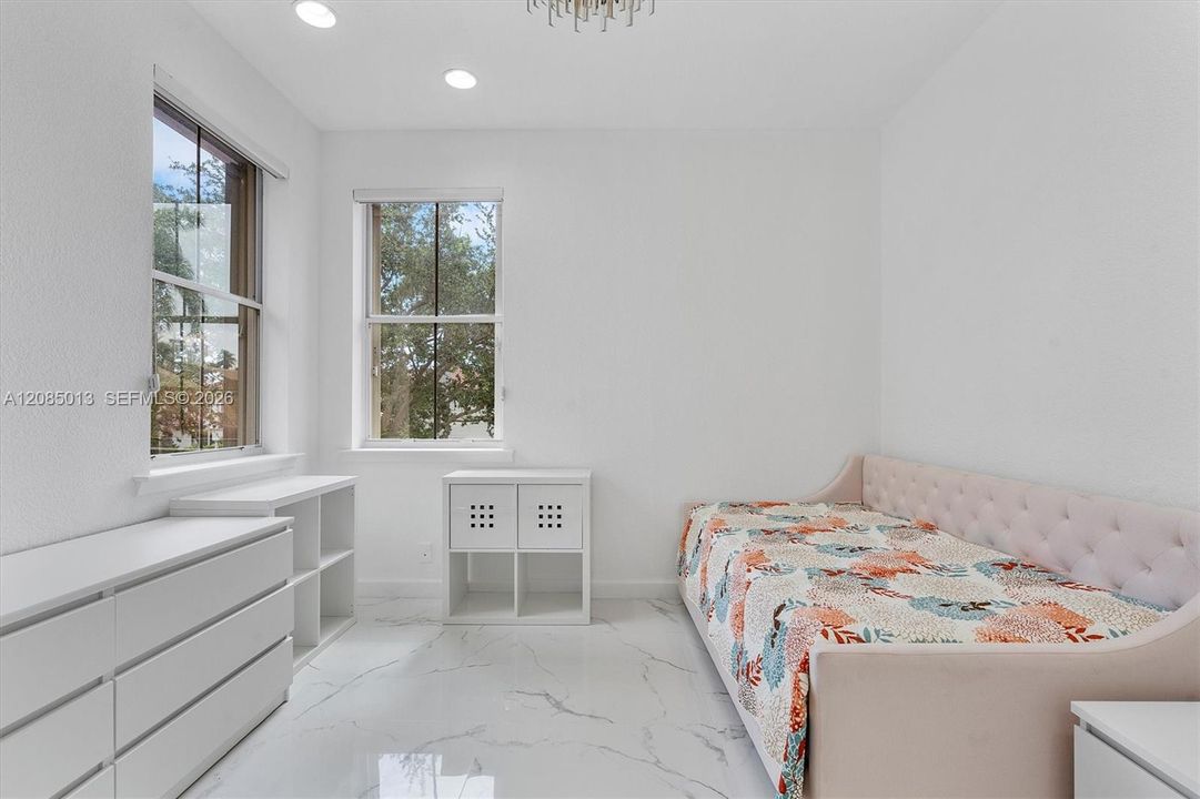 For Rent: $6,500 (3 beds, 3 baths, 2366 Square Feet)