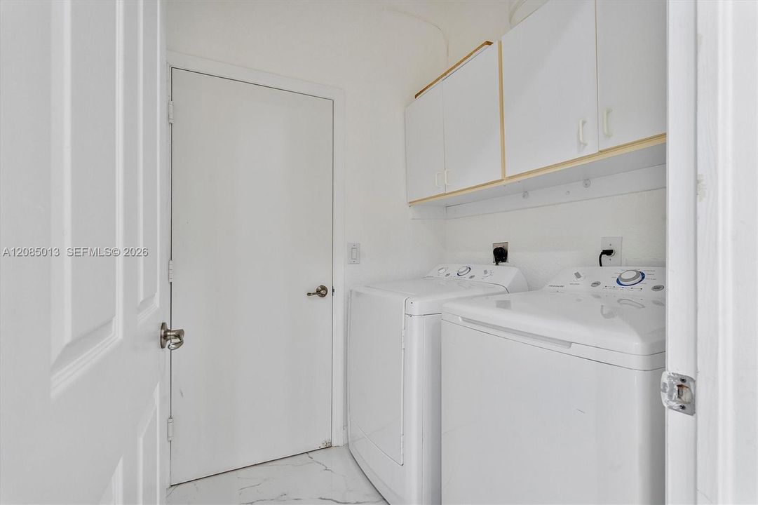 For Rent: $6,500 (3 beds, 3 baths, 2366 Square Feet)