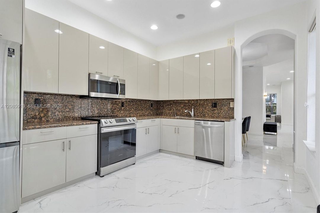For Rent: $6,500 (3 beds, 3 baths, 2366 Square Feet)