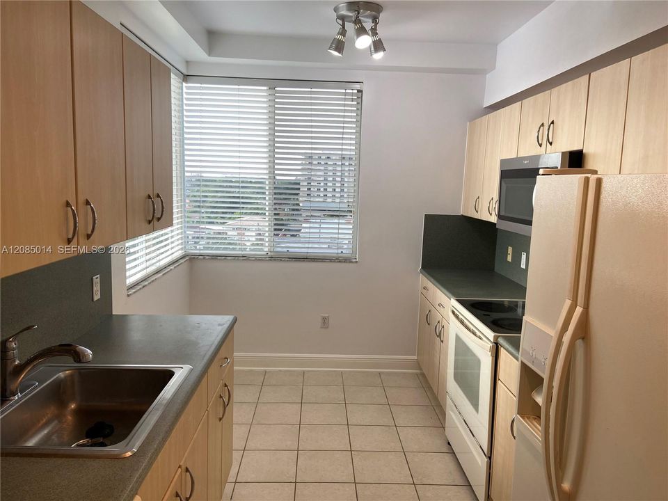 В аренду: $2,850 (2 спален, 2 ванн, 1120 Квадратных фут)