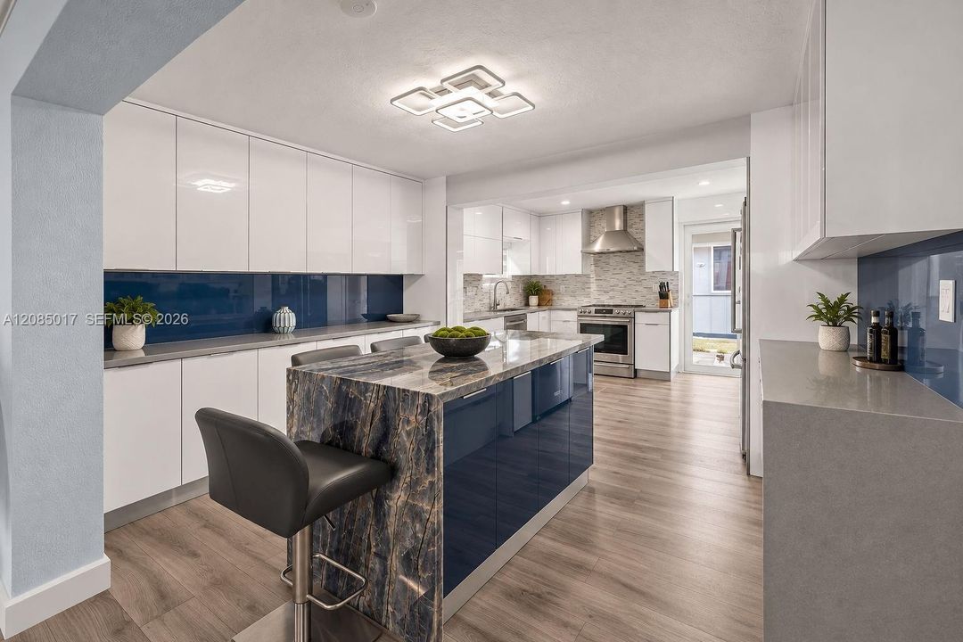 En Venta: $649,000 (3 camas, 4 baños, 1440 Pies cuadrados)