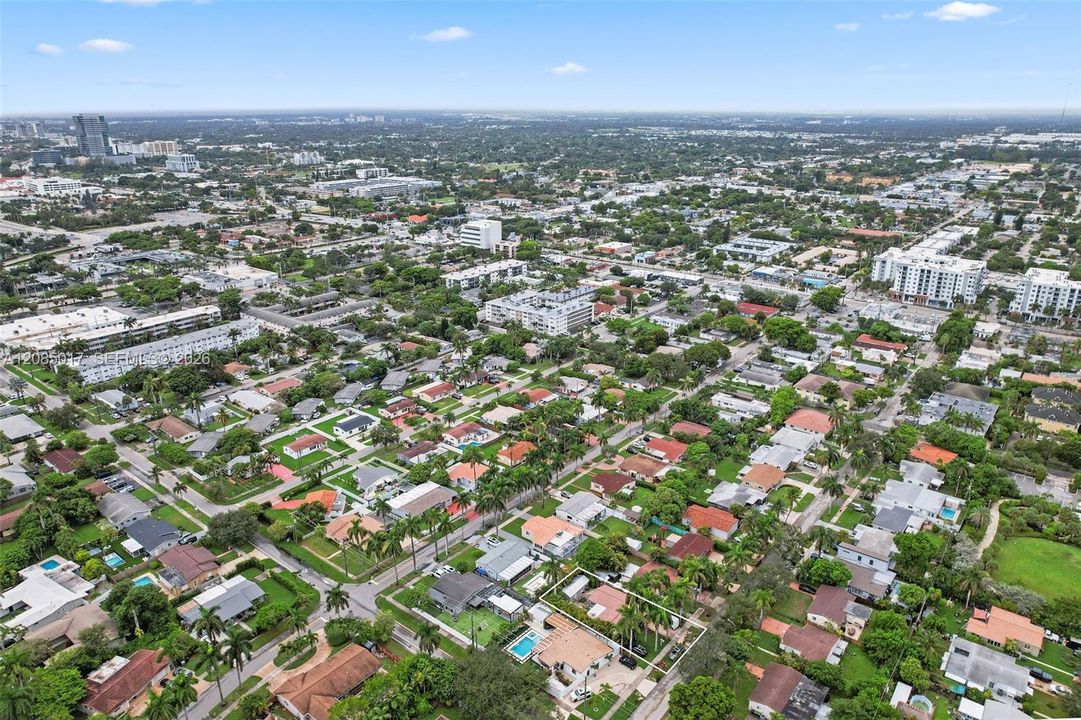 En Venta: $649,000 (3 camas, 4 baños, 1440 Pies cuadrados)