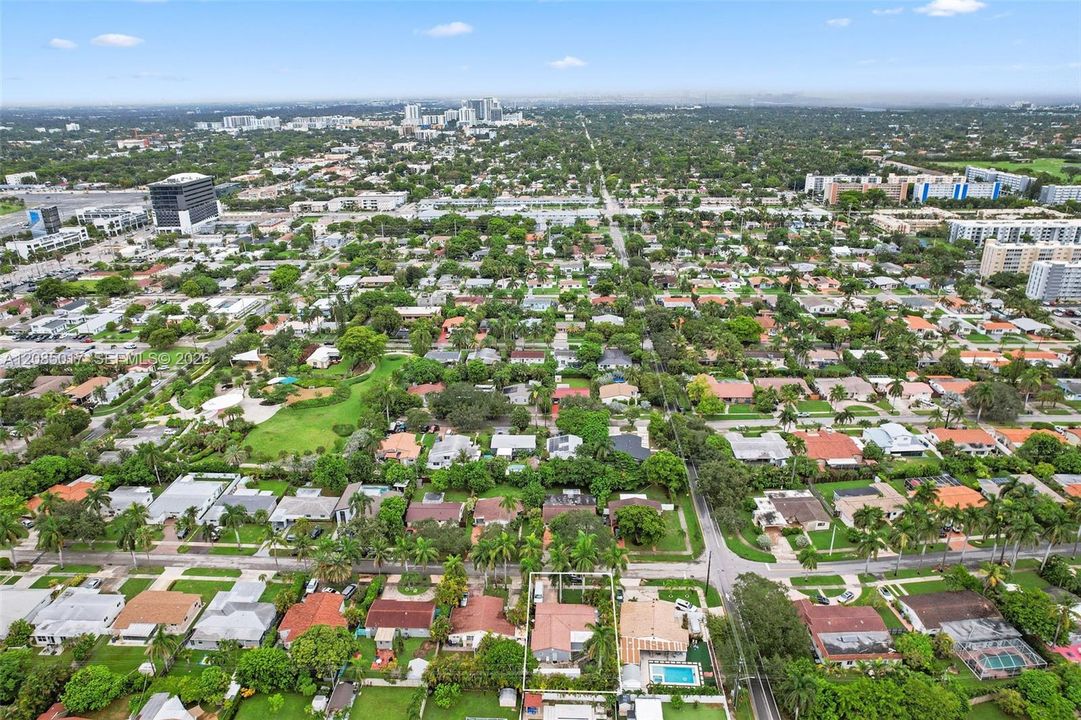 En Venta: $649,000 (3 camas, 4 baños, 1440 Pies cuadrados)