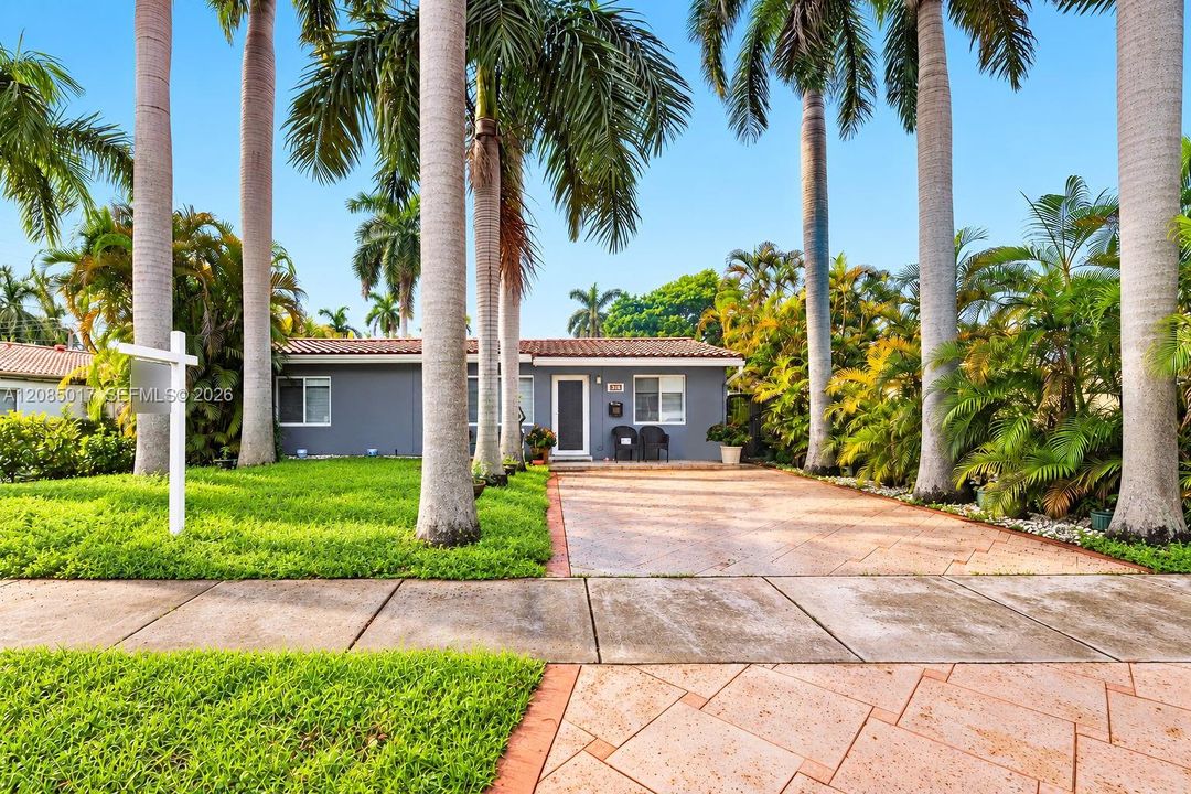 En Venta: $649,000 (3 camas, 4 baños, 1440 Pies cuadrados)