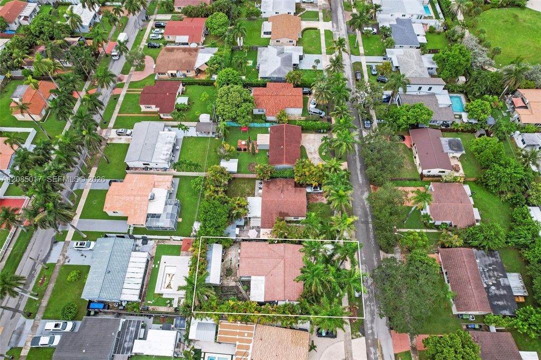 En Venta: $649,000 (3 camas, 4 baños, 1440 Pies cuadrados)