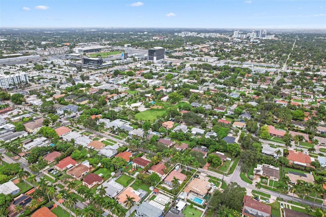 En Venta: $649,000 (3 camas, 4 baños, 1440 Pies cuadrados)