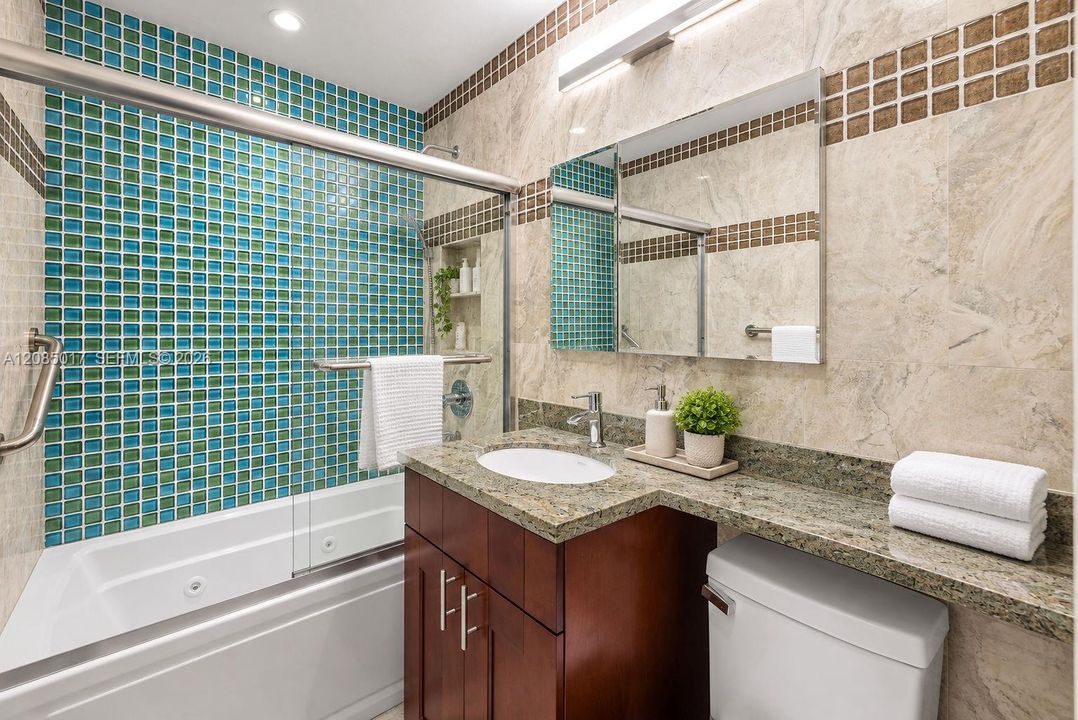 En Venta: $649,000 (3 camas, 4 baños, 1440 Pies cuadrados)