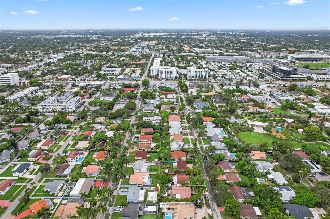 En Venta: $649,000 (3 camas, 4 baños, 1440 Pies cuadrados)