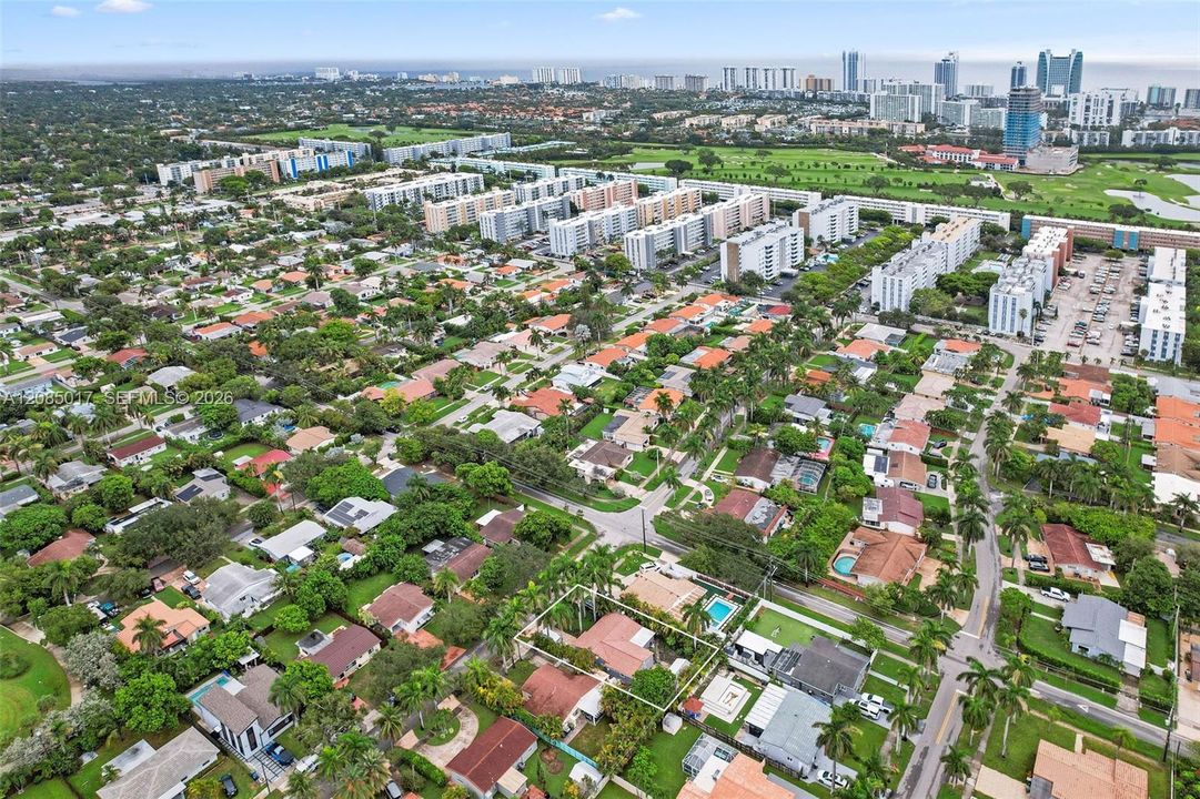 En Venta: $649,000 (3 camas, 4 baños, 1440 Pies cuadrados)