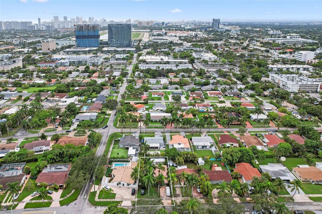 En Venta: $649,000 (3 camas, 4 baños, 1440 Pies cuadrados)
