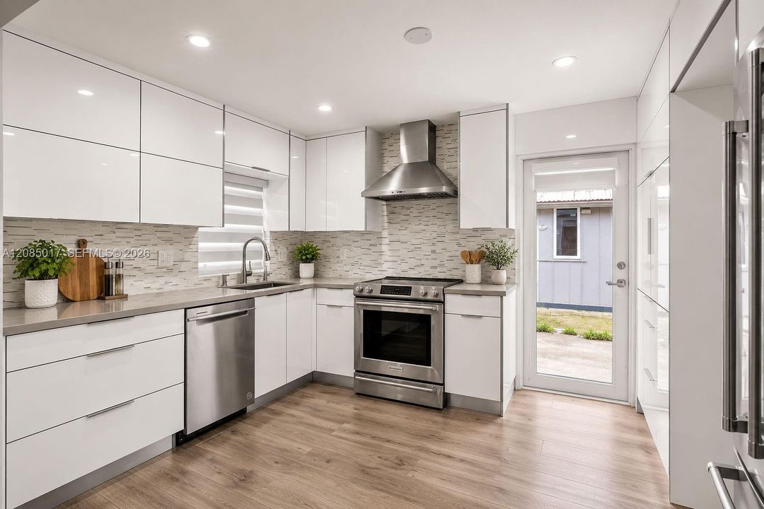 En Venta: $649,000 (3 camas, 4 baños, 1440 Pies cuadrados)