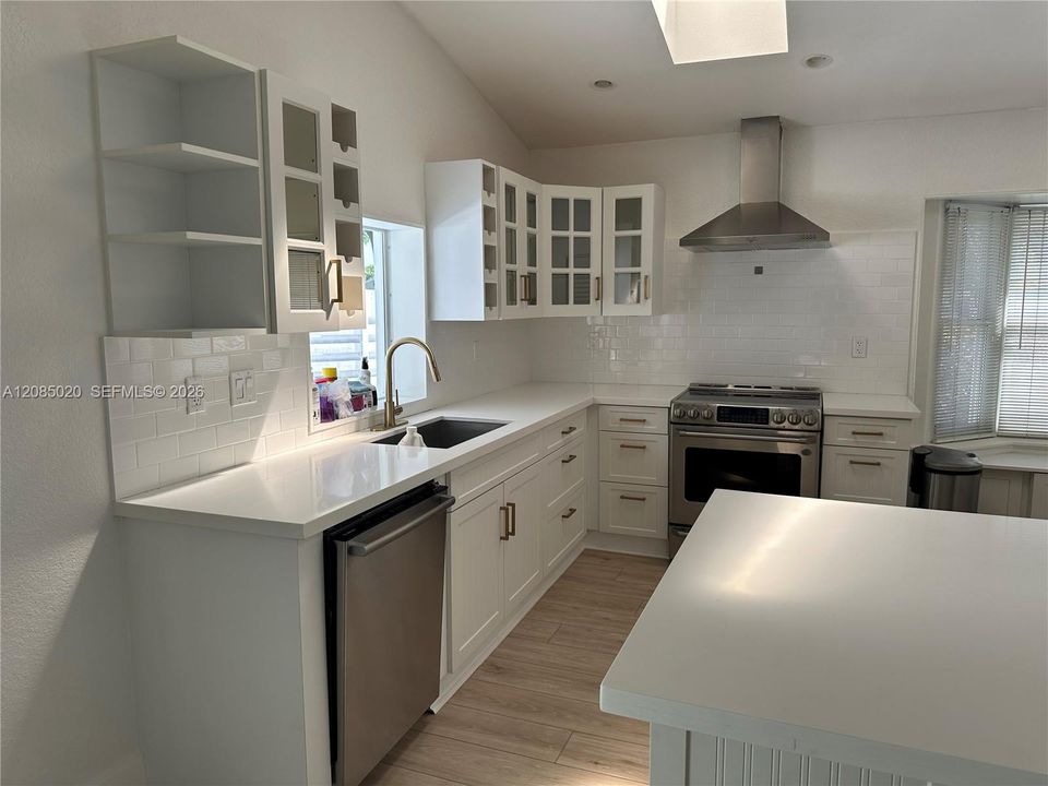 For Rent: $3,950 (3 beds, 2 baths, 2002 Square Feet)