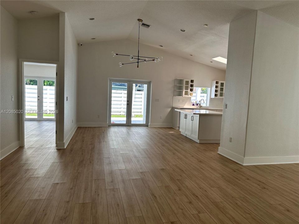 For Rent: $3,950 (3 beds, 2 baths, 2002 Square Feet)