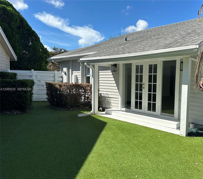For Rent: $3,950 (3 beds, 2 baths, 2002 Square Feet)