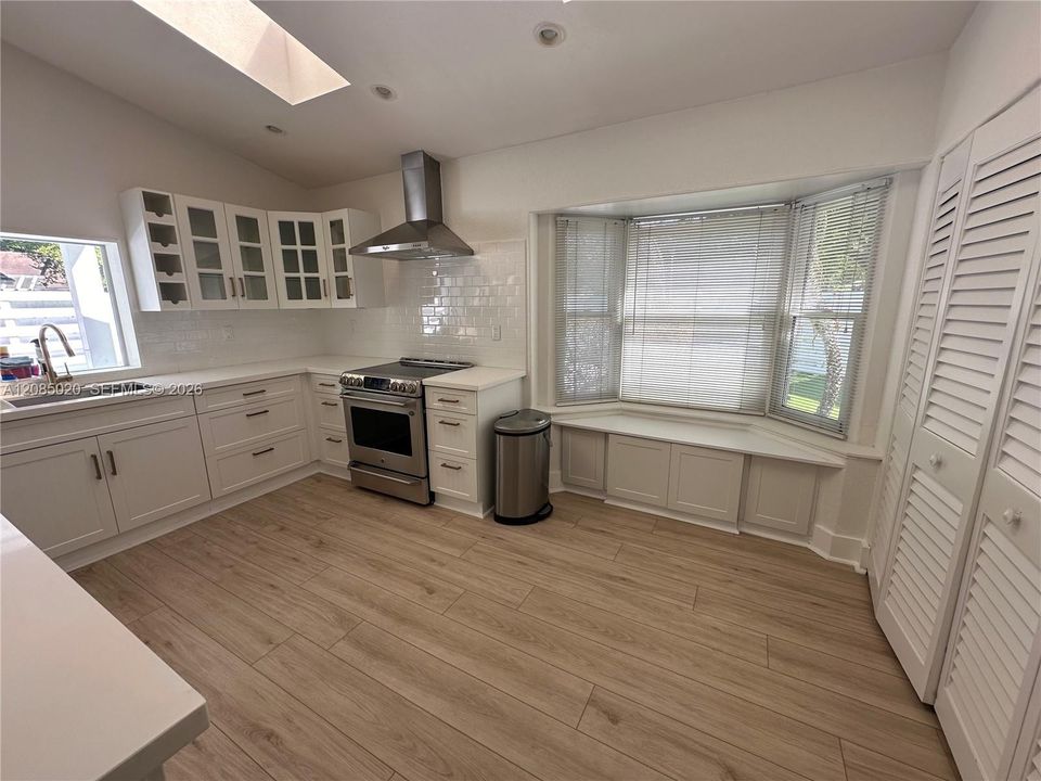 For Rent: $3,950 (3 beds, 2 baths, 2002 Square Feet)
