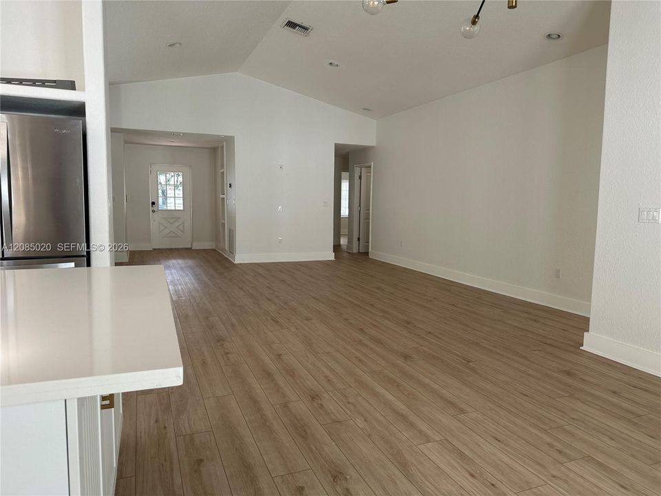 For Rent: $3,950 (3 beds, 2 baths, 2002 Square Feet)