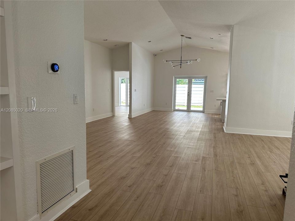 For Rent: $3,950 (3 beds, 2 baths, 2002 Square Feet)