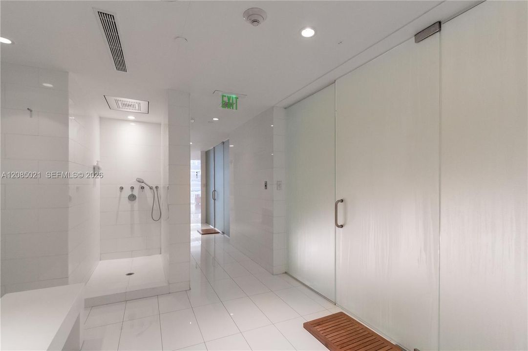 For Sale: $699,000 (2 beds, 2 baths, 1123 Square Feet)