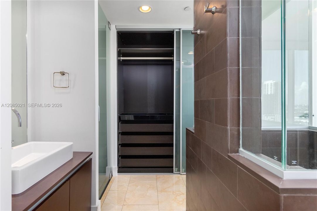 For Sale: $699,000 (2 beds, 2 baths, 1123 Square Feet)