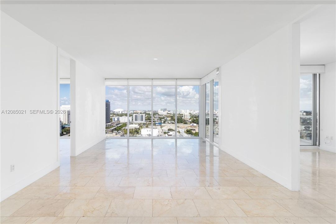 For Sale: $699,000 (2 beds, 2 baths, 1123 Square Feet)