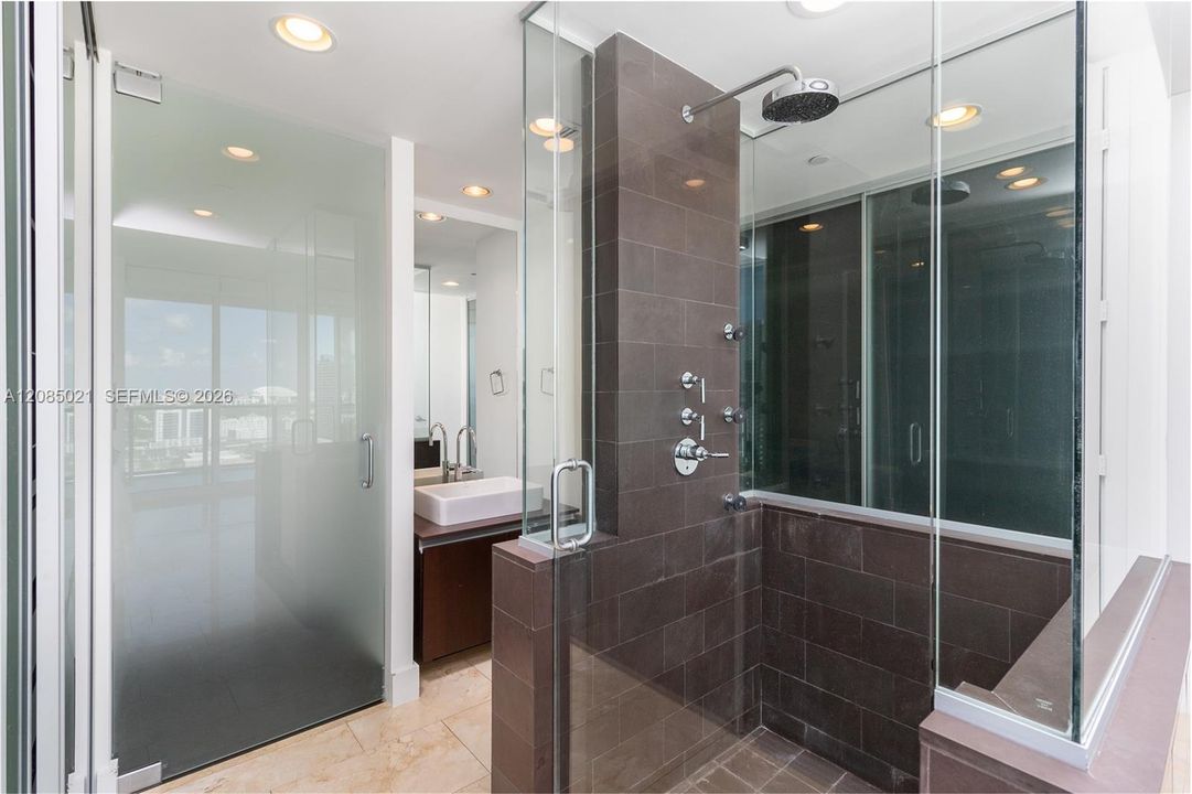 For Sale: $699,000 (2 beds, 2 baths, 1123 Square Feet)