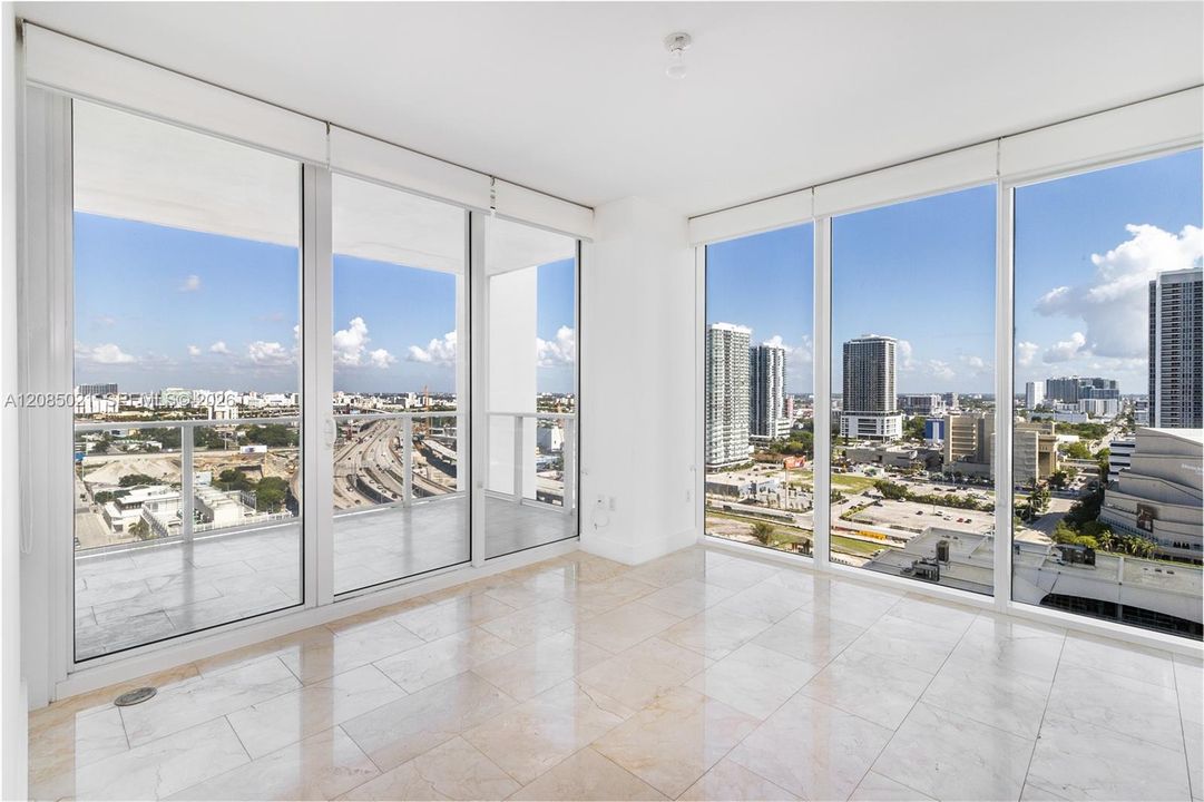 For Sale: $699,000 (2 beds, 2 baths, 1123 Square Feet)