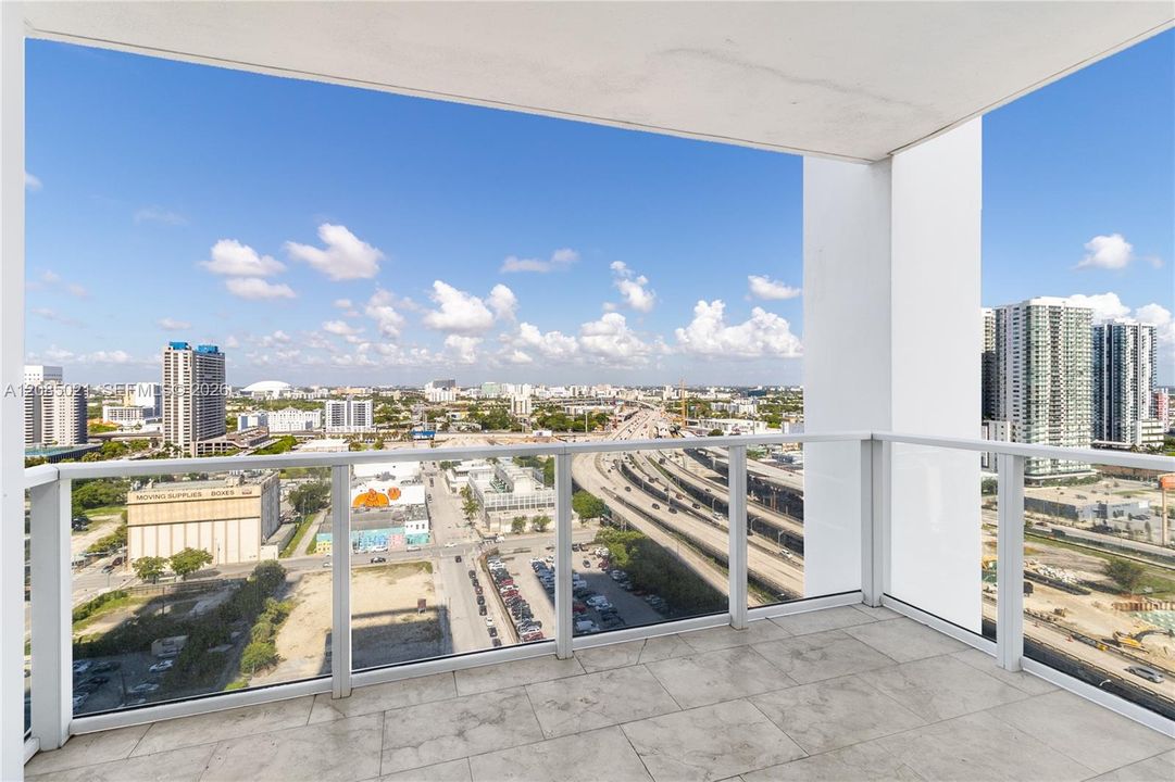 For Sale: $699,000 (2 beds, 2 baths, 1123 Square Feet)
