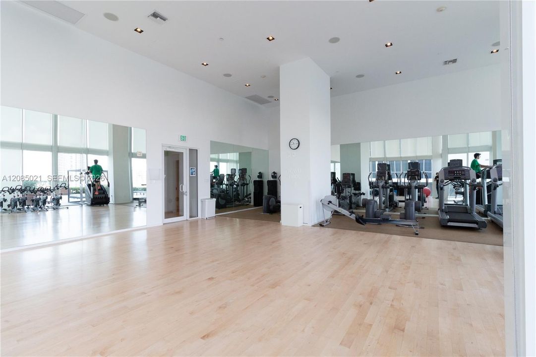 For Sale: $699,000 (2 beds, 2 baths, 1123 Square Feet)