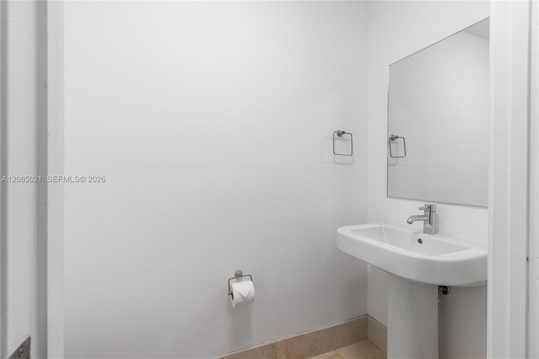 For Sale: $699,000 (2 beds, 2 baths, 1123 Square Feet)