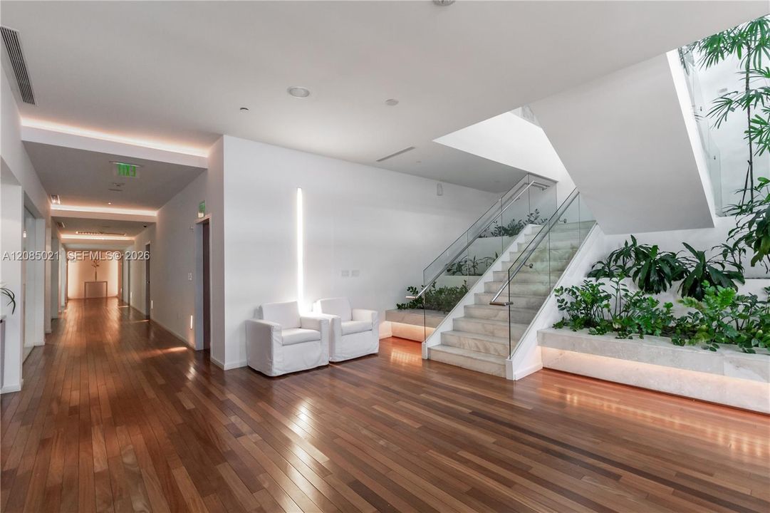 For Sale: $699,000 (2 beds, 2 baths, 1123 Square Feet)