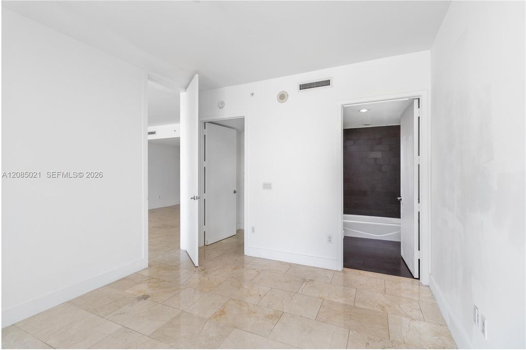 For Sale: $699,000 (2 beds, 2 baths, 1123 Square Feet)