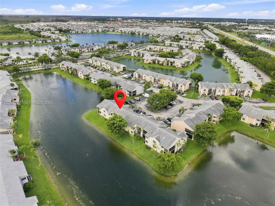 For Sale: $195,000 (2 beds, 1 baths, 863 Square Feet)