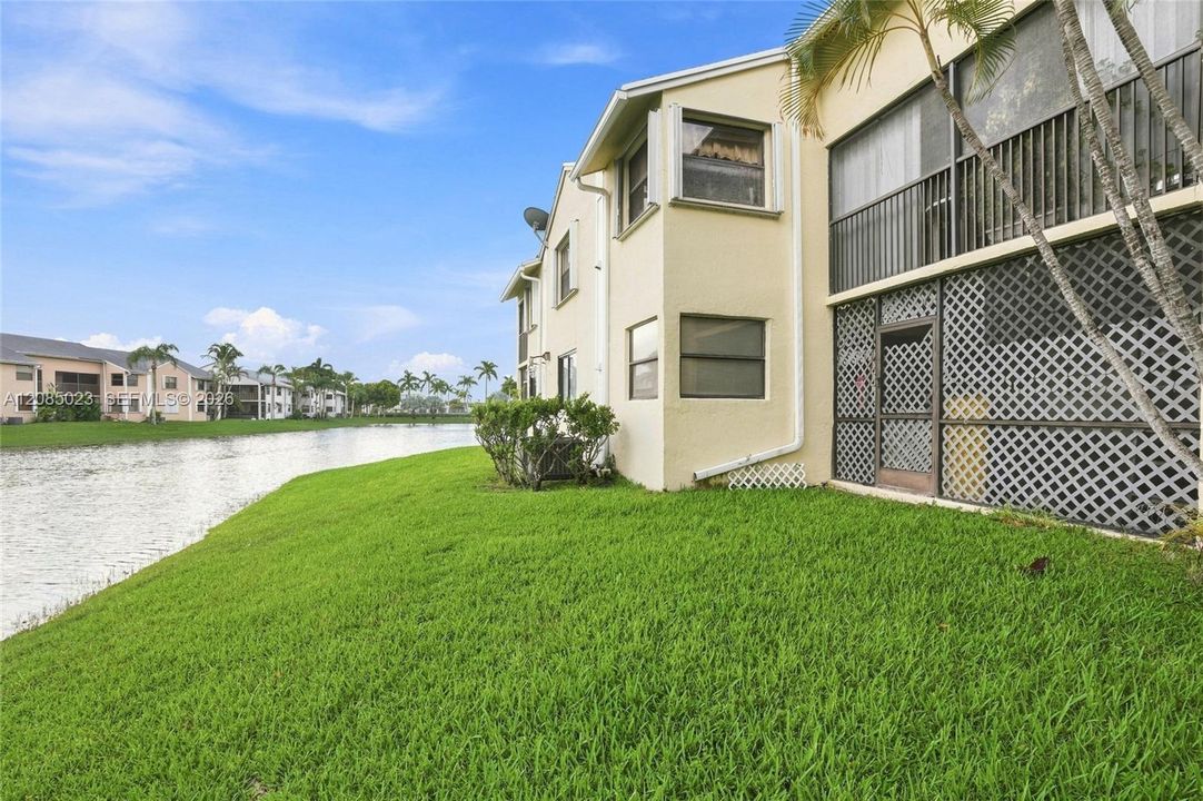 For Sale: $195,000 (2 beds, 1 baths, 863 Square Feet)