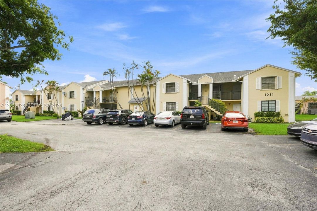 For Sale: $195,000 (2 beds, 1 baths, 863 Square Feet)
