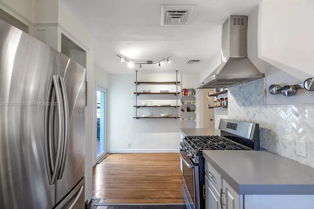En Venta: $1,095,000 (3 camas, 2 baños, 1429 Pies cuadrados)