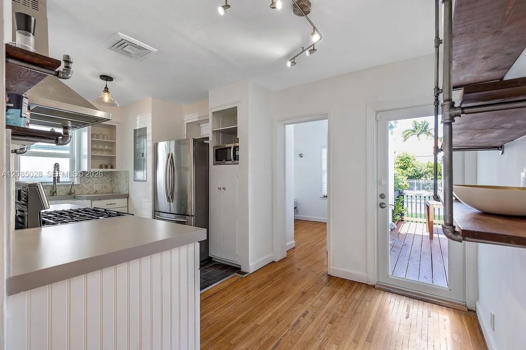 En Venta: $1,095,000 (3 camas, 2 baños, 1429 Pies cuadrados)