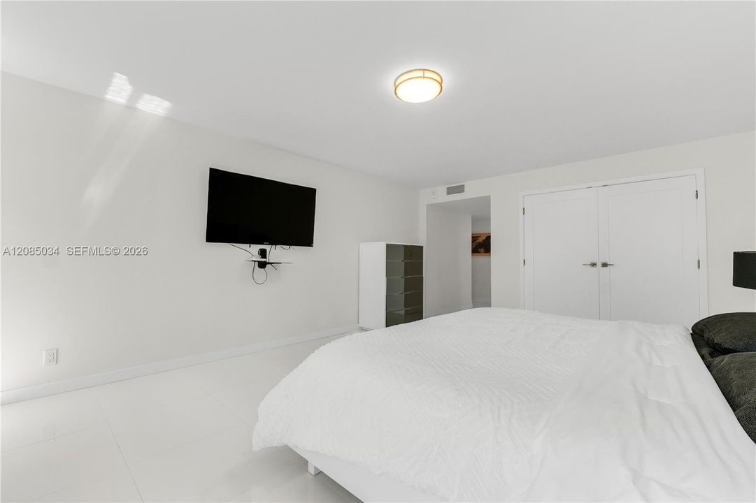 For Sale: $735,900 (3 beds, 2 baths, 2305 Square Feet)