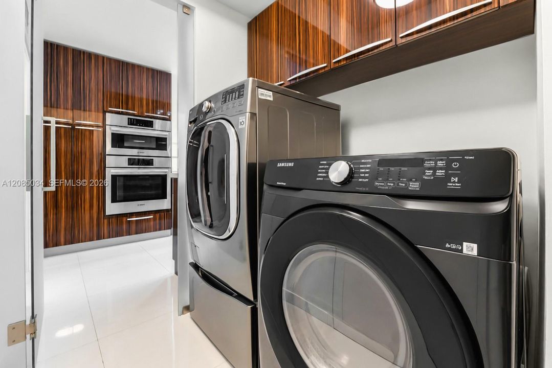 For Sale: $735,900 (3 beds, 2 baths, 2305 Square Feet)