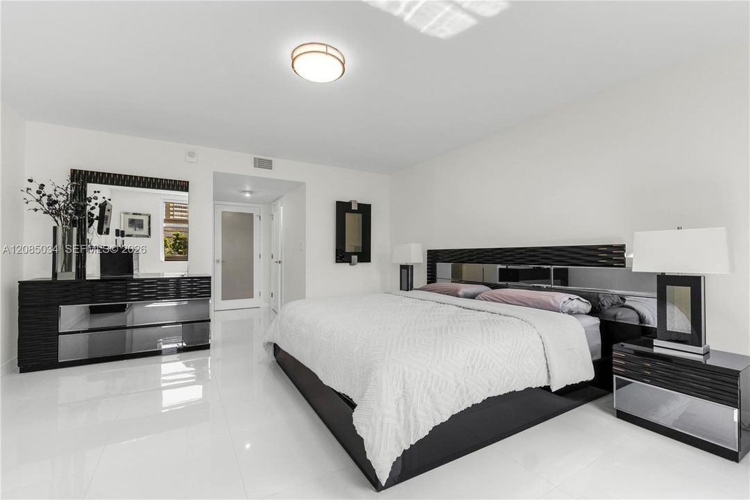 For Sale: $735,900 (3 beds, 2 baths, 2305 Square Feet)