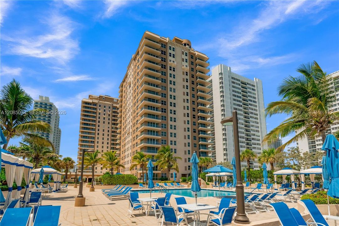 For Sale: $735,900 (3 beds, 2 baths, 2305 Square Feet)