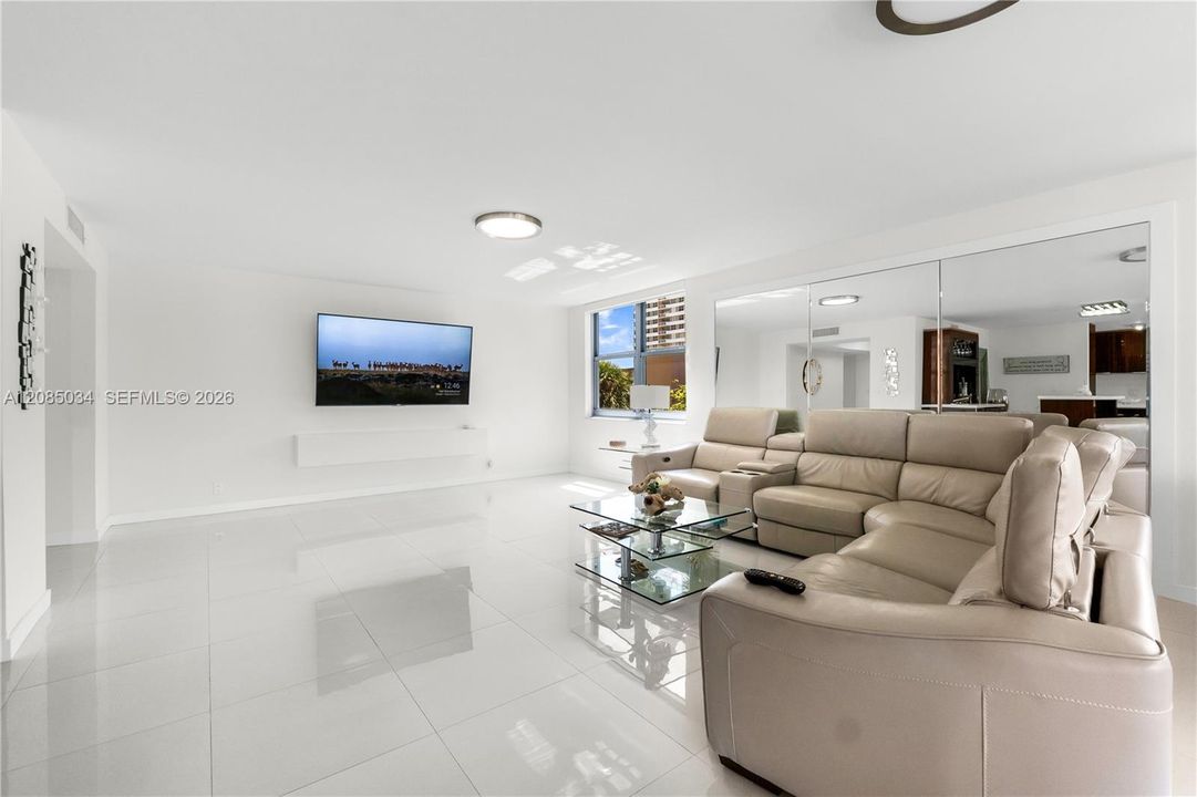 For Sale: $735,900 (3 beds, 2 baths, 2305 Square Feet)