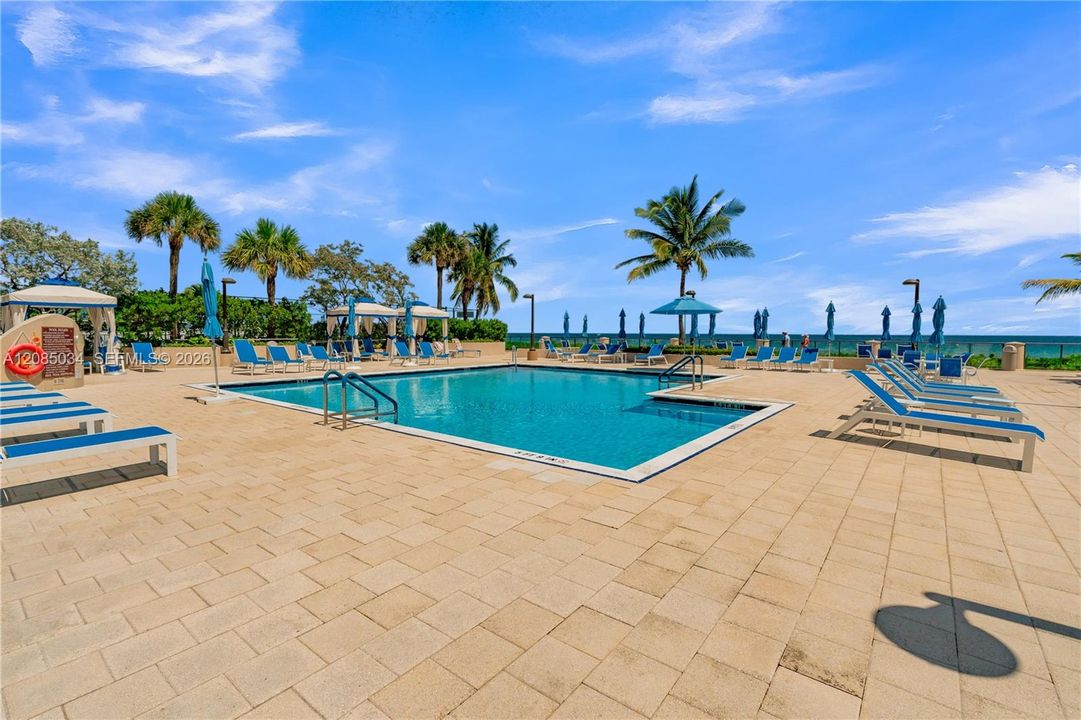 For Sale: $735,900 (3 beds, 2 baths, 2305 Square Feet)