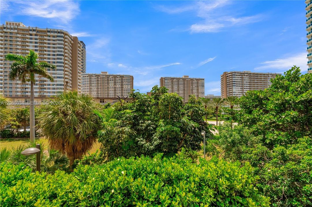 For Sale: $735,900 (3 beds, 2 baths, 2305 Square Feet)