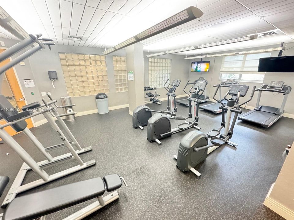 For Sale: $439,000 (1 beds, 1 baths, 1070 Square Feet)